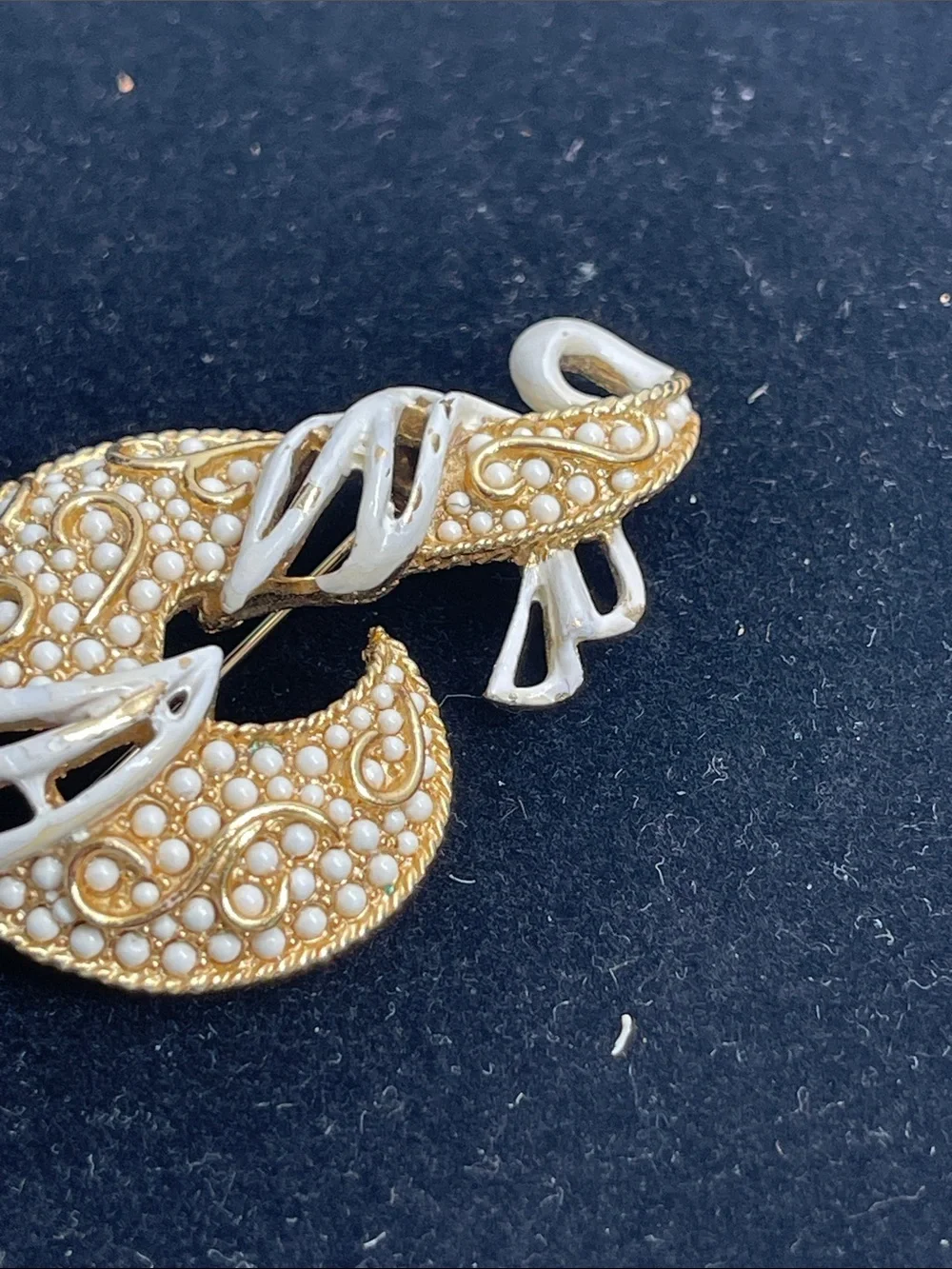 RARE Hattie Carnegie Abstract Goldtone + White Enameled Accent Brooch
